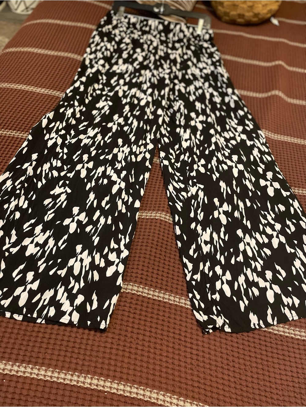 Simply Vera Vera Wang Black and White Abstract Wide-Leg Pants